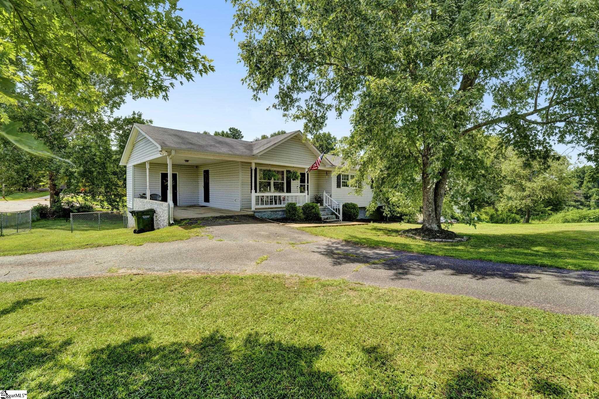 116 Maplewood Circle Greer, SC 29651 - Photo 2 of 29