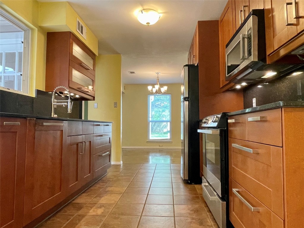 1721 Timber Ridge Drive Austin, TX 78741 - Photo 8 of 30