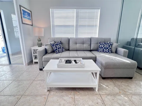 $2,500 | 120 Northeast 20th Avenue, Unit 12, Deerfield Beach, FL 33441