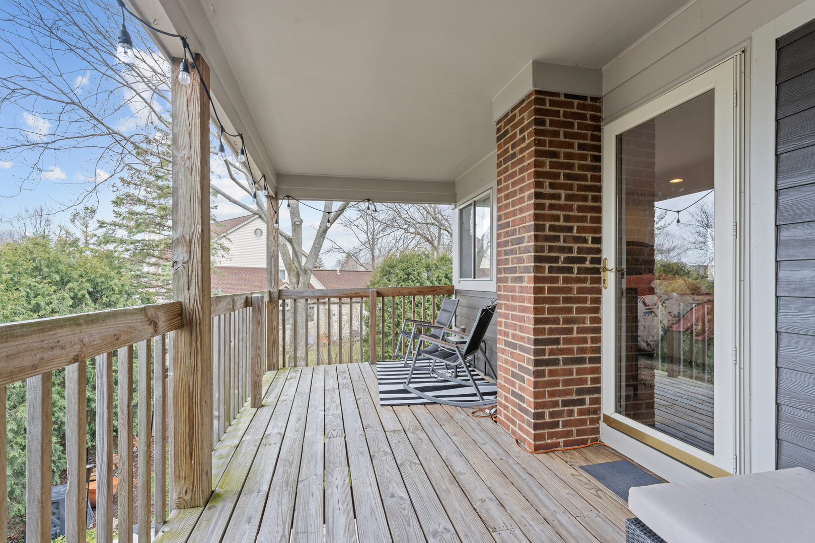 607 Raintree Road Buffalo Grove, IL 60089 - Photo 16 of 27 a view of a balcony with wooden floor
