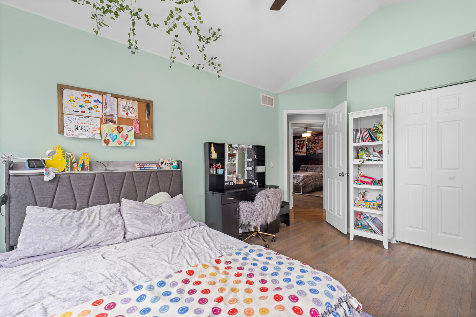 607 Raintree Road Buffalo Grove, IL 60089 - Photo 18 of 27 a bedroom with a bed and wooden floor