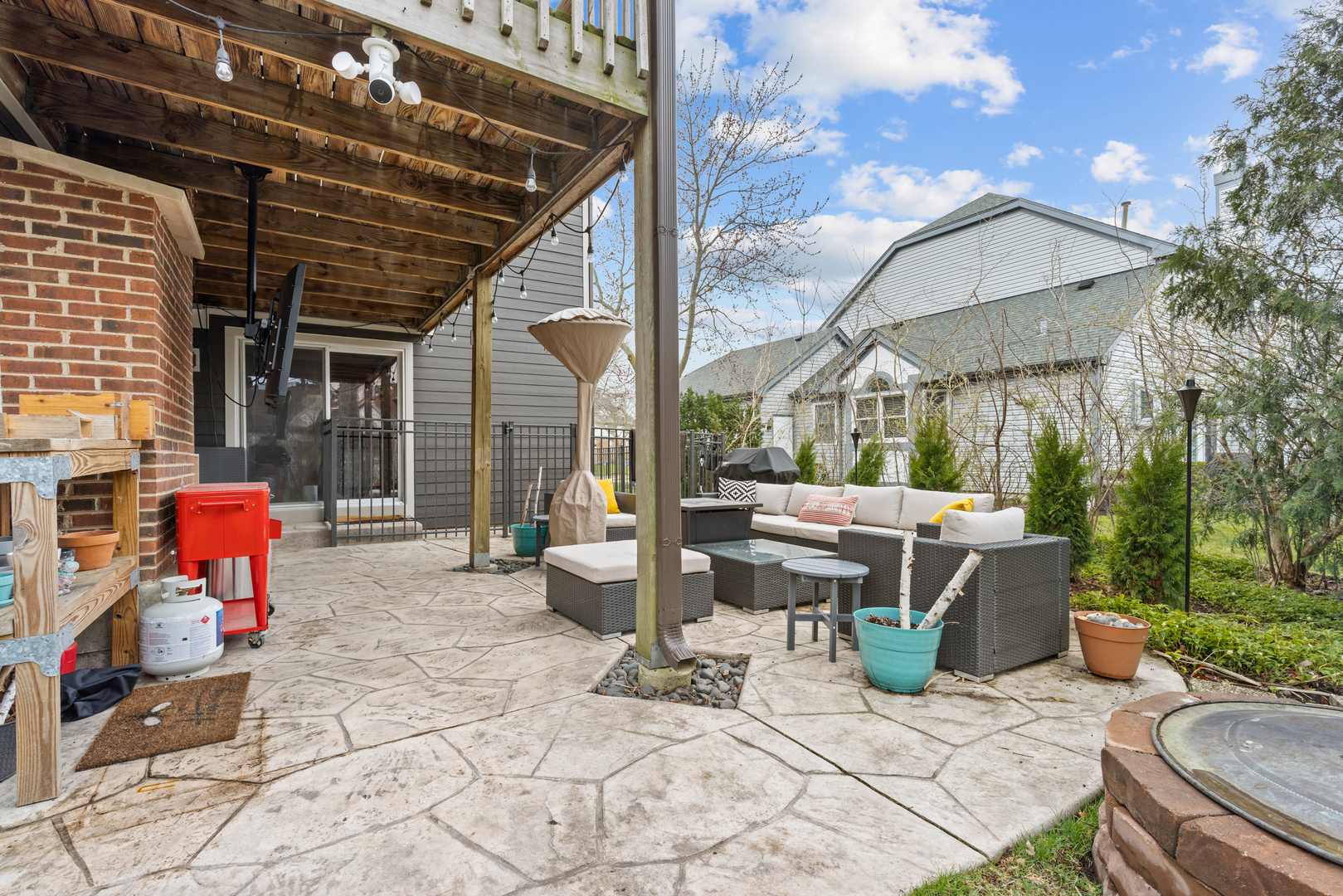 607 Raintree Road Buffalo Grove, IL 60089 - Photo 26 of 27 a view of backyard with outdoor seating and barbeque oven
