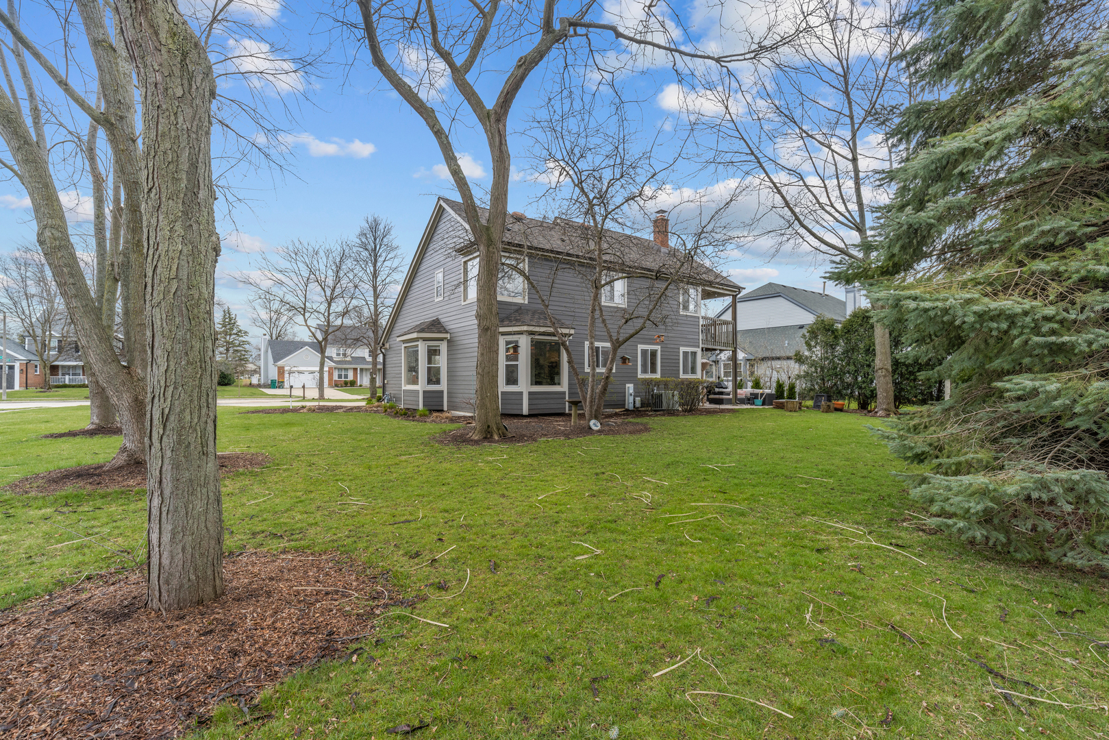 607 Raintree Road Buffalo Grove, IL 60089 - Photo 27 of 27 a view of a house with backyard and garden