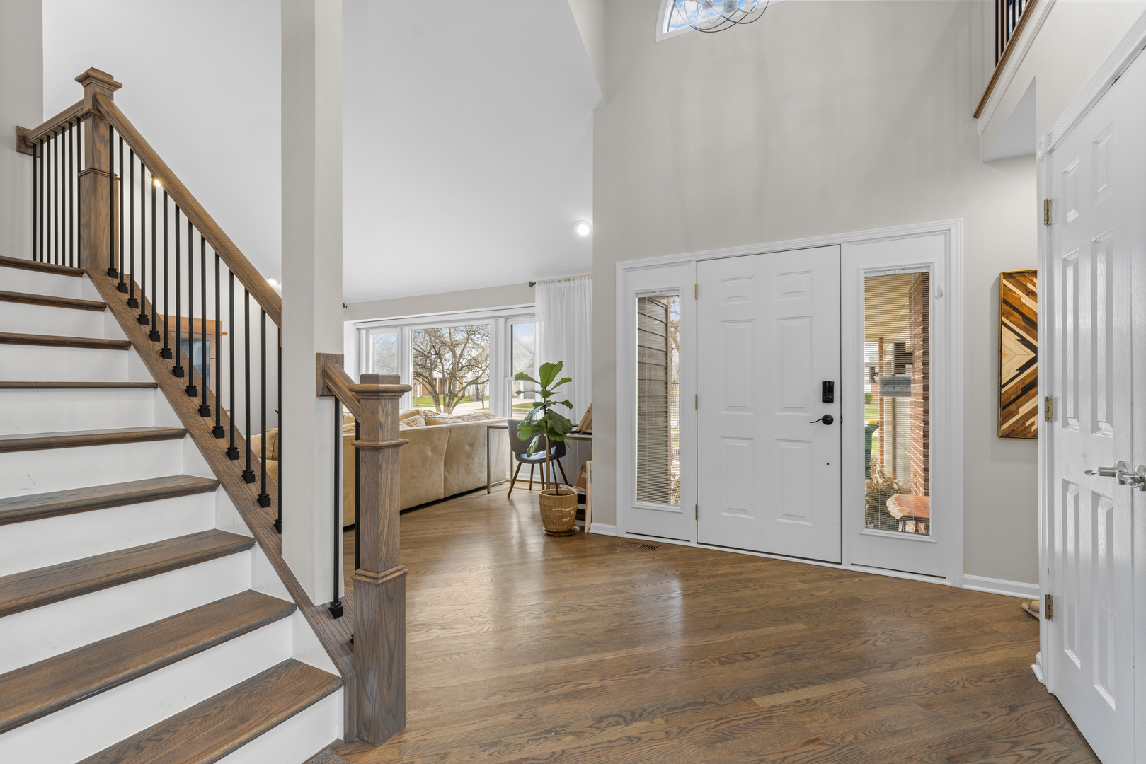 607 Raintree Road Buffalo Grove, IL 60089 - Photo 3 of 27 a view of a hallway with wooden floor and staircase