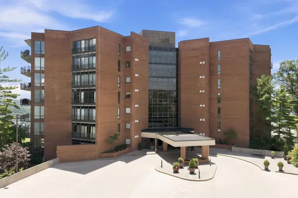 $700,000 | 2412 Ingleside Avenue, Unit 5C, Cincinnati, OH 45206