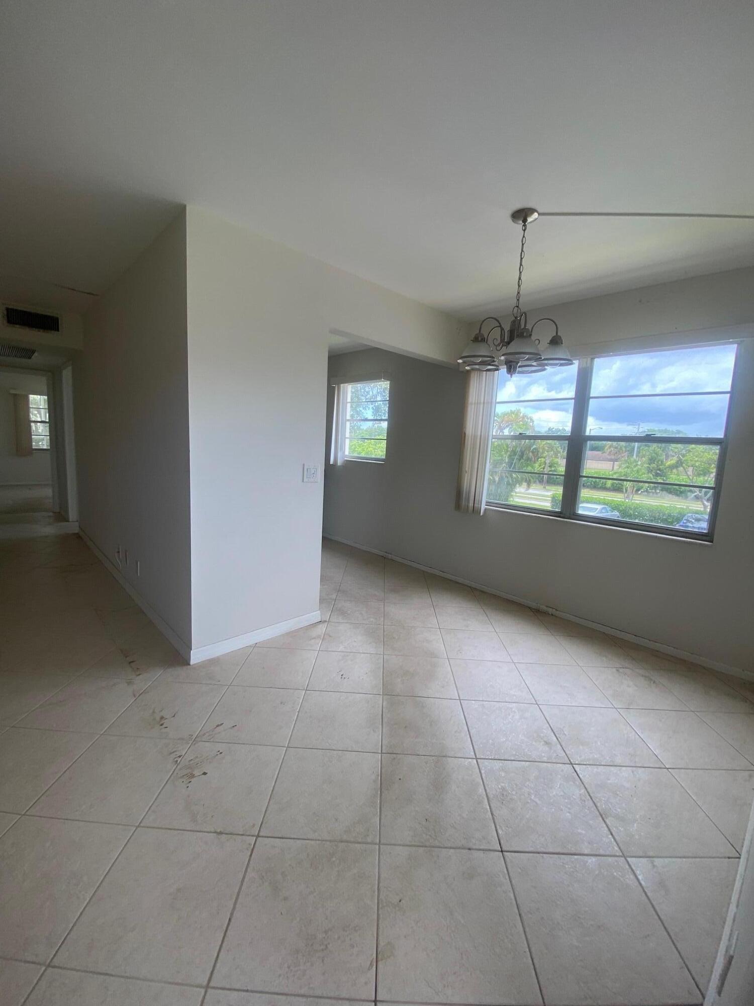 309 Preston H, Unit 309 Boca Raton, FL 33434 - Photo 7 of 18 IMG_3471
