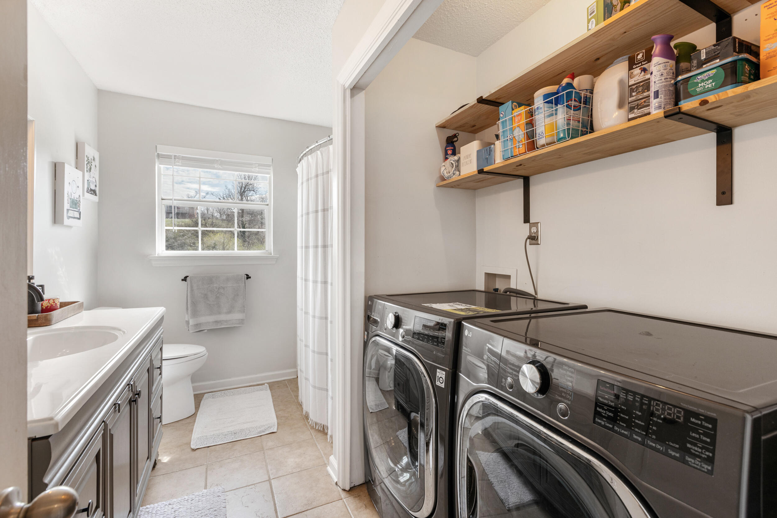 2712 St Lawrence Road Chattanooga, TN 37421 - Photo 21 of 50 Full Bathroom & Laundry
