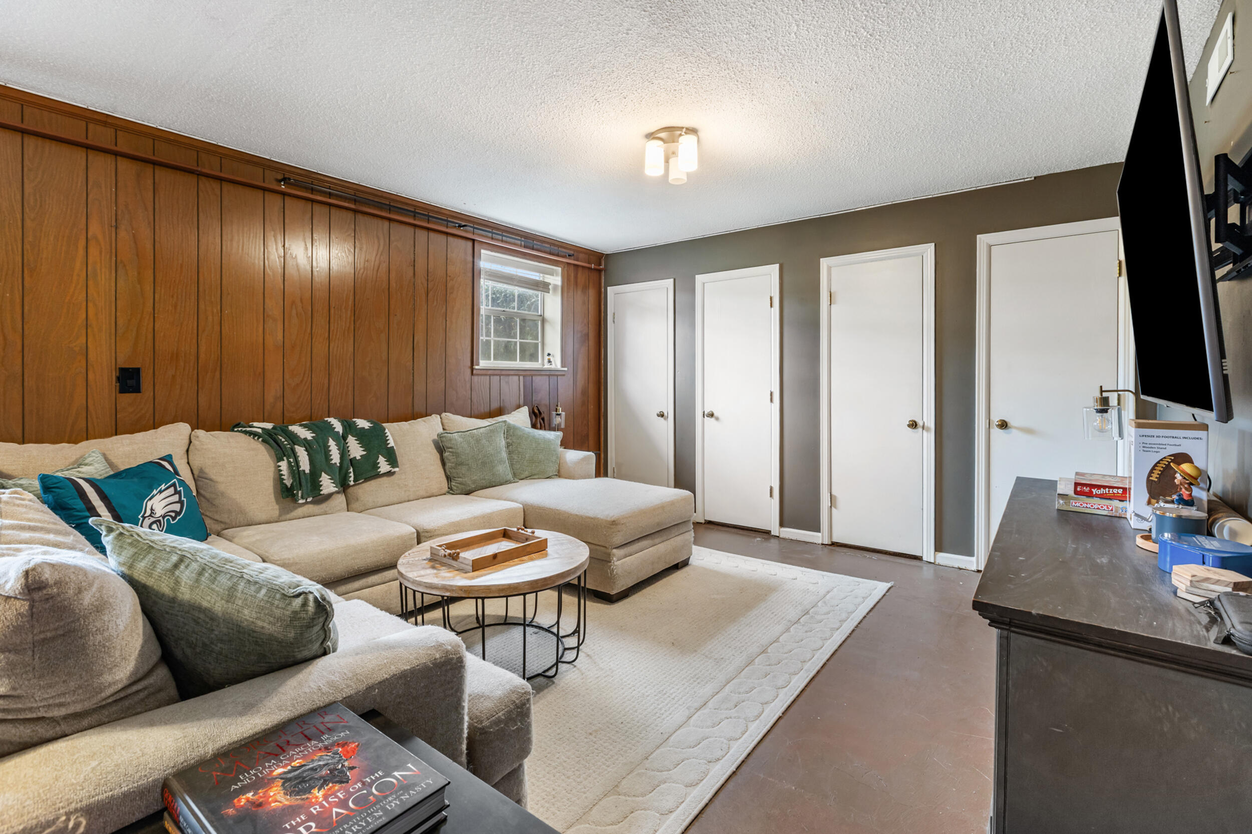 2712 St Lawrence Road Chattanooga, TN 37421 - Photo 33 of 50 Basement Living Room