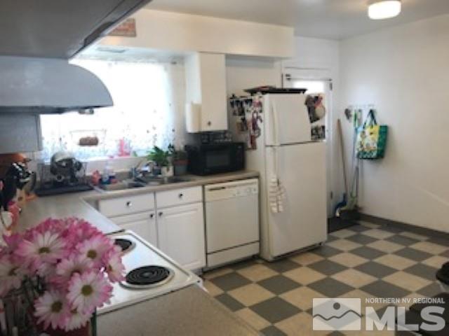 745-747 Apple Street Reno, NV 89502 - Photo 15 of 19 a kitchen with a cabinets and window