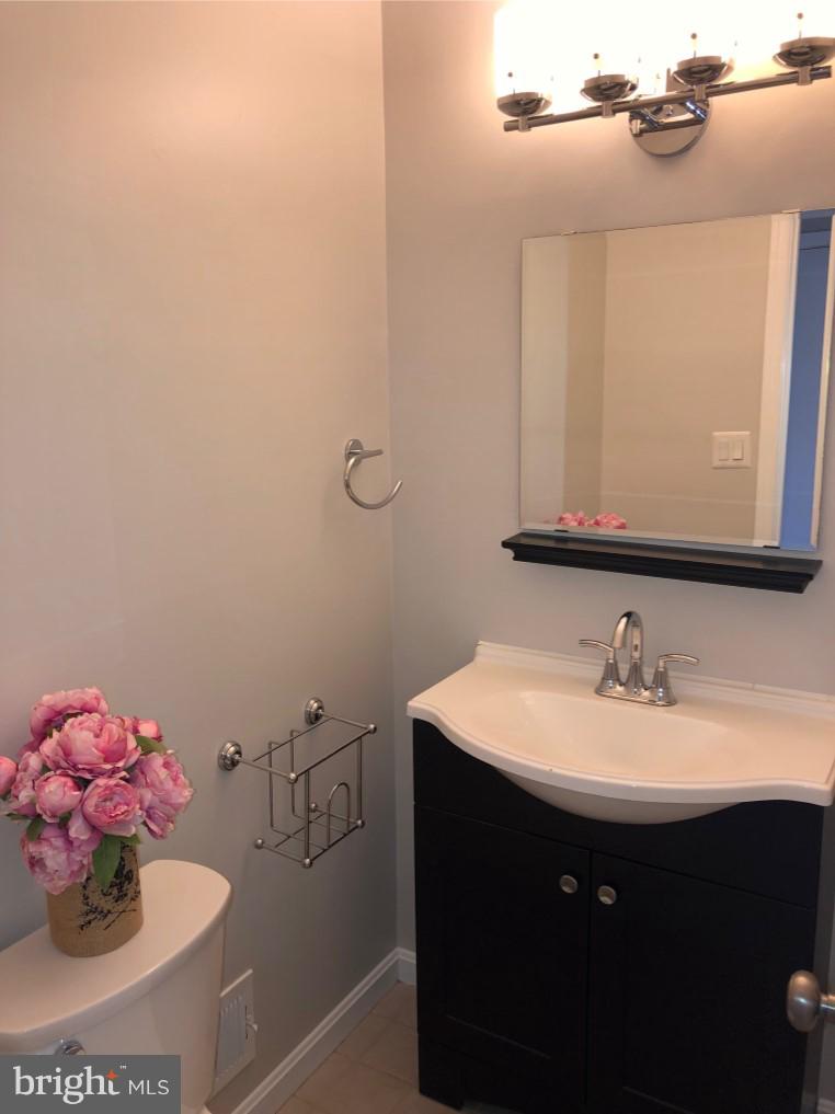 7911 Richfield Road Springfield, VA 22153 - Photo 18 of 40 Main Level Powder Room