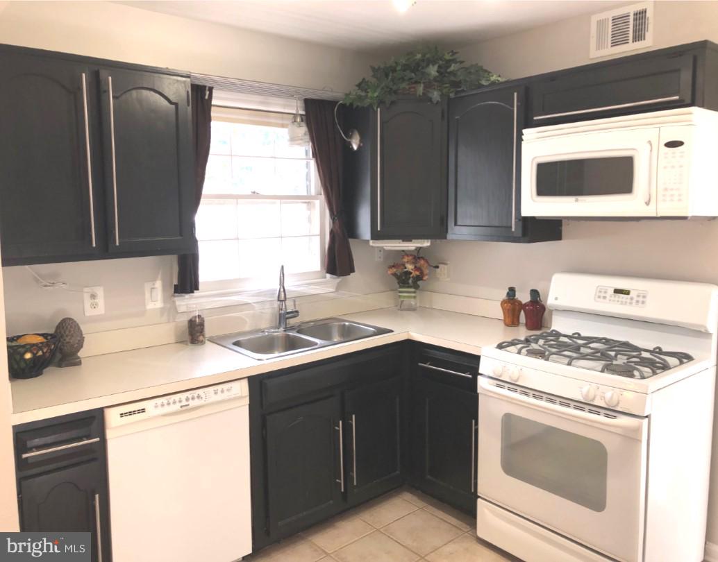 7911 Richfield Road Springfield, VA 22153 - Photo 7 of 40 Spacious Kitchen