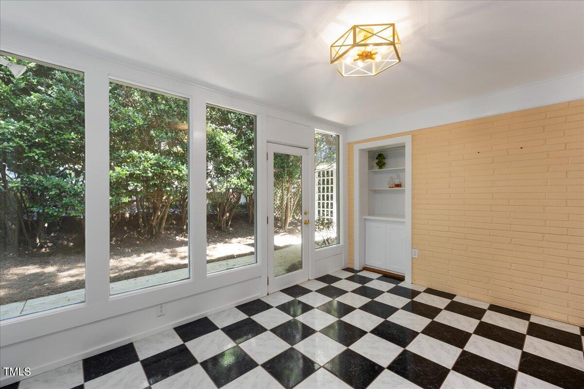 2803 Exeter Circle Raleigh, NC 27608 - Photo 16 of 38 17-- 43