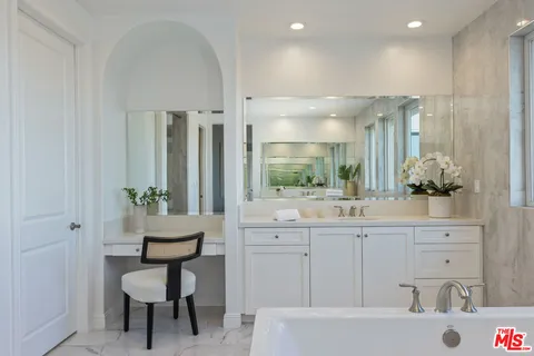 $2,975,000 | 20162 West Cromwell Way, Porter Ranch, CA 91326