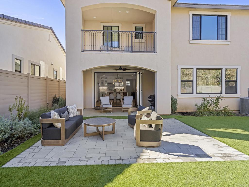 2971 Rue De Latour Vista, CA 92084 - Photo 4 of 39