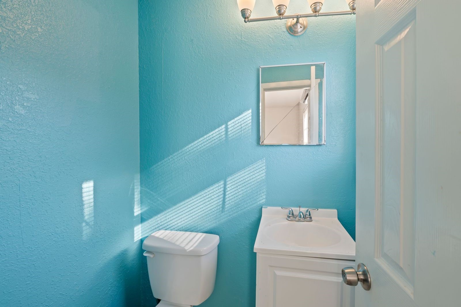 6717 Fairwood Road Hitchcock, TX 77563 - Photo 16 of 20 a bathroom with a toilet and a sink