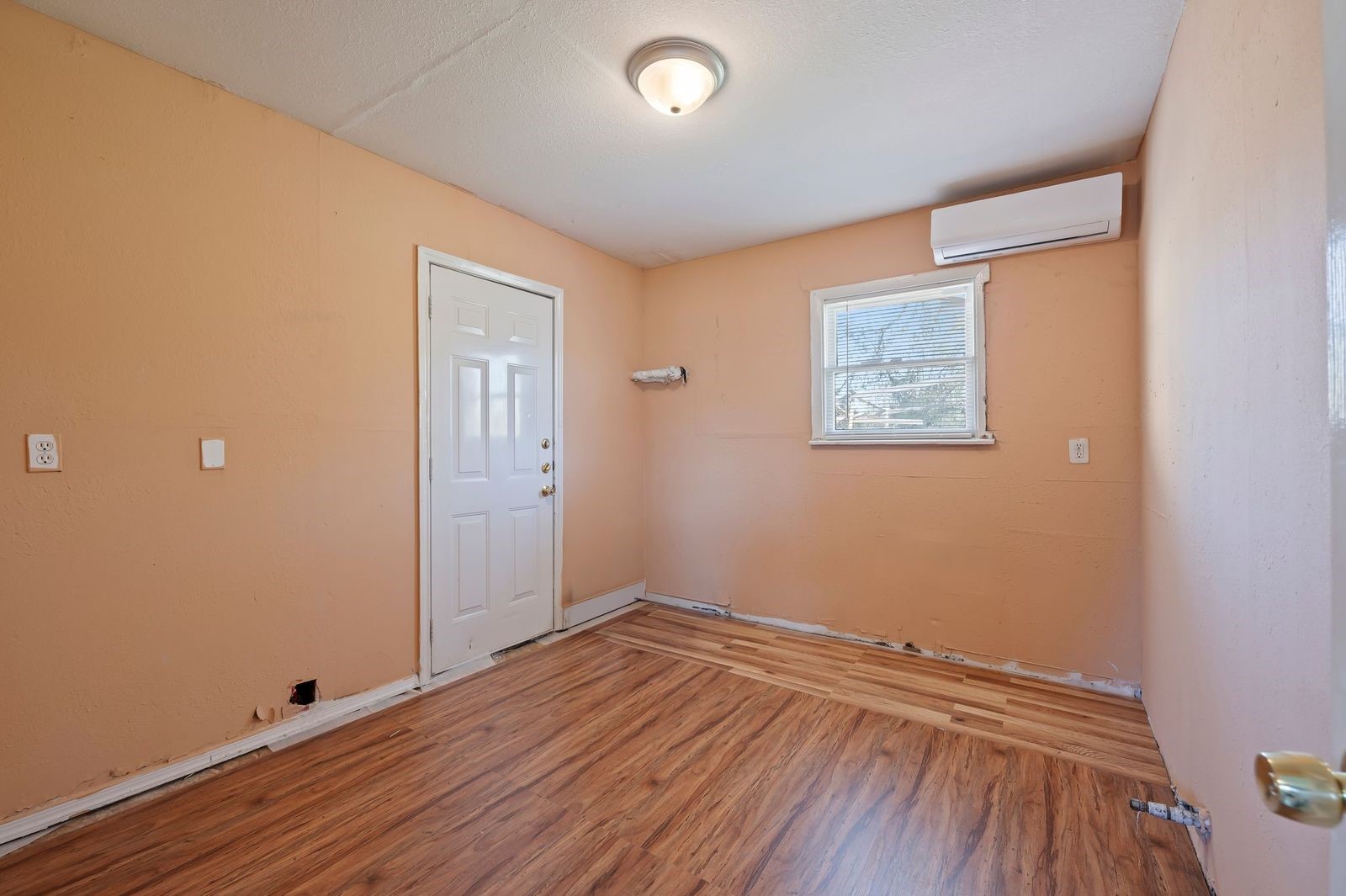 6717 Fairwood Road Hitchcock, TX 77563 - Photo 19 of 20 an empty room with wooden floor and windows