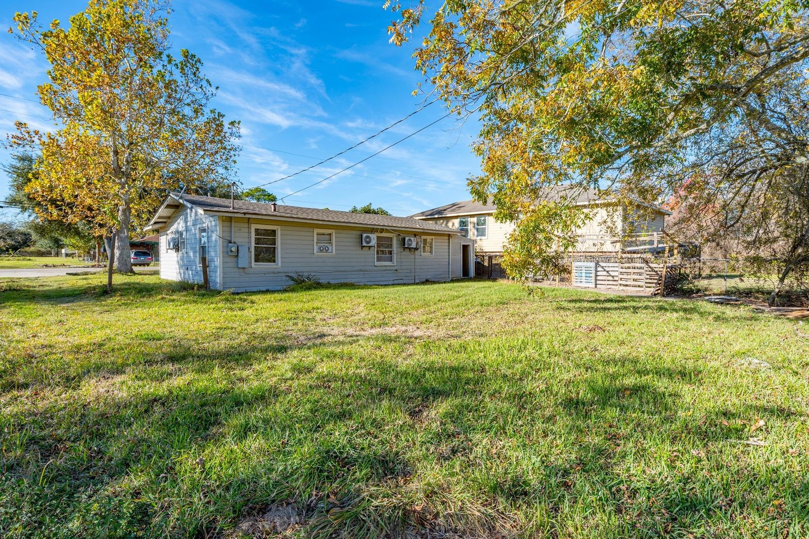 6717 Fairwood Road Hitchcock, TX 77563 - Photo 5 of 20 a view of a house with a big yard