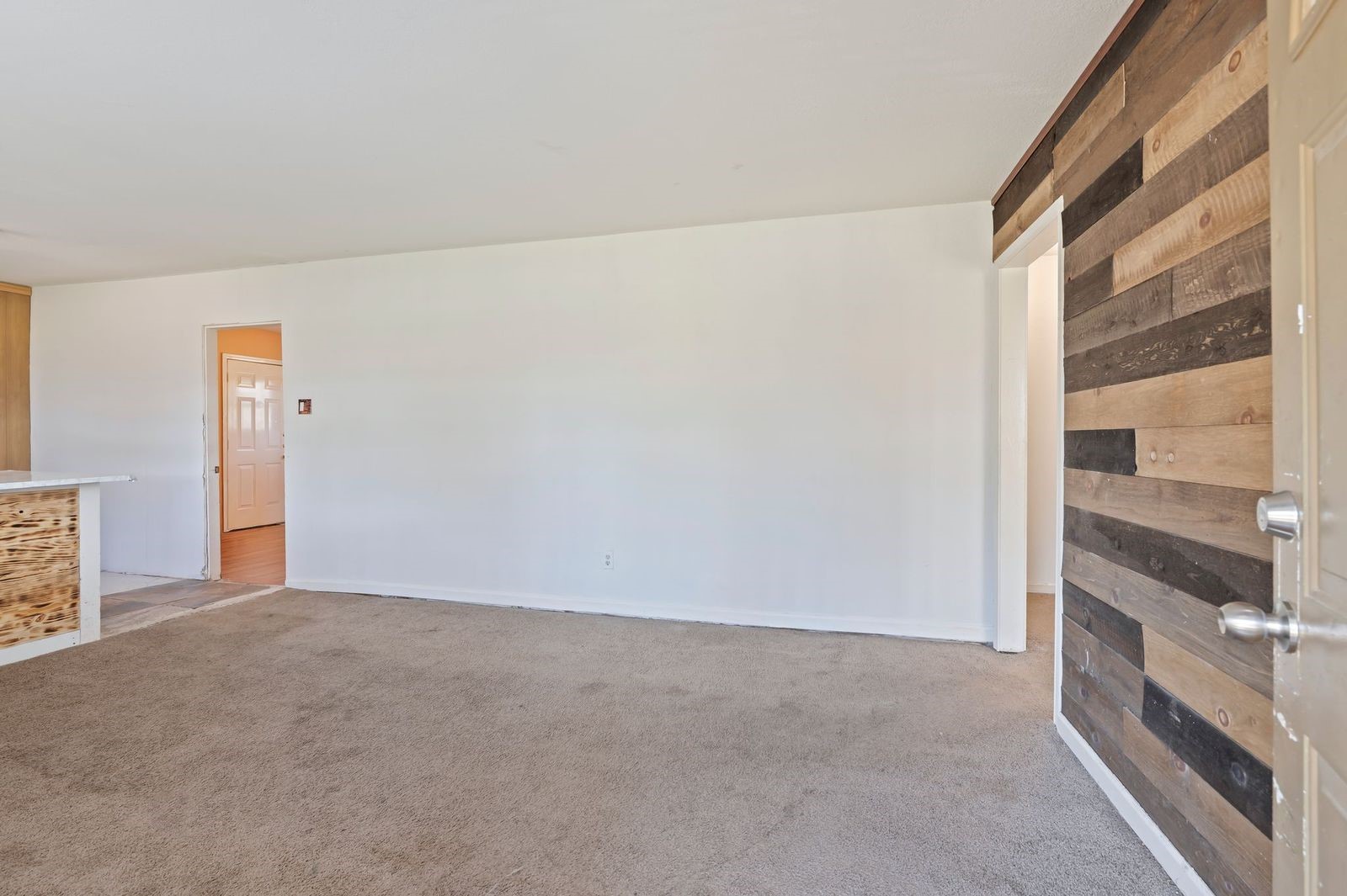 6717 Fairwood Road Hitchcock, TX 77563 - Photo 8 of 20 a view of an empty room