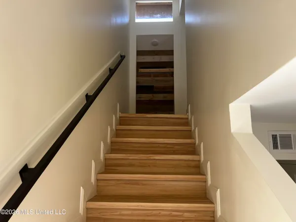 $145,000 | 1255 East County Line Road, Unit G1, Jackson, MS 39211
