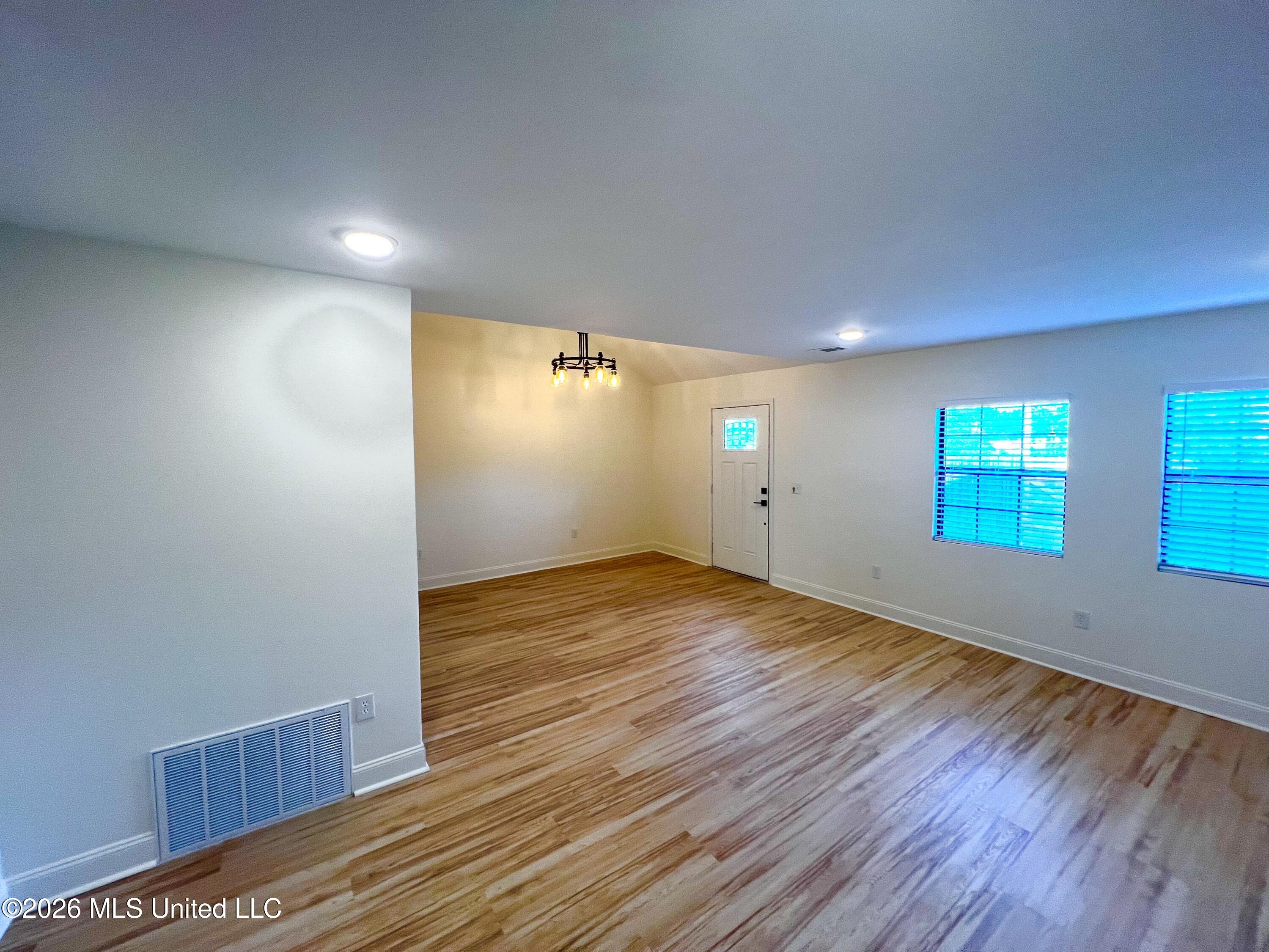 1255 East County Line Road, Unit G1 Jackson, MS 39211 - Photo 8 of 19 IMG_4758 (1)