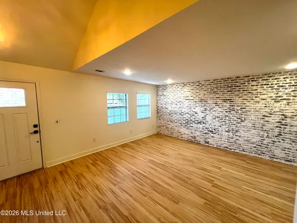 $145,000 | 1255 East County Line Road, Unit G1, Jackson, MS 39211