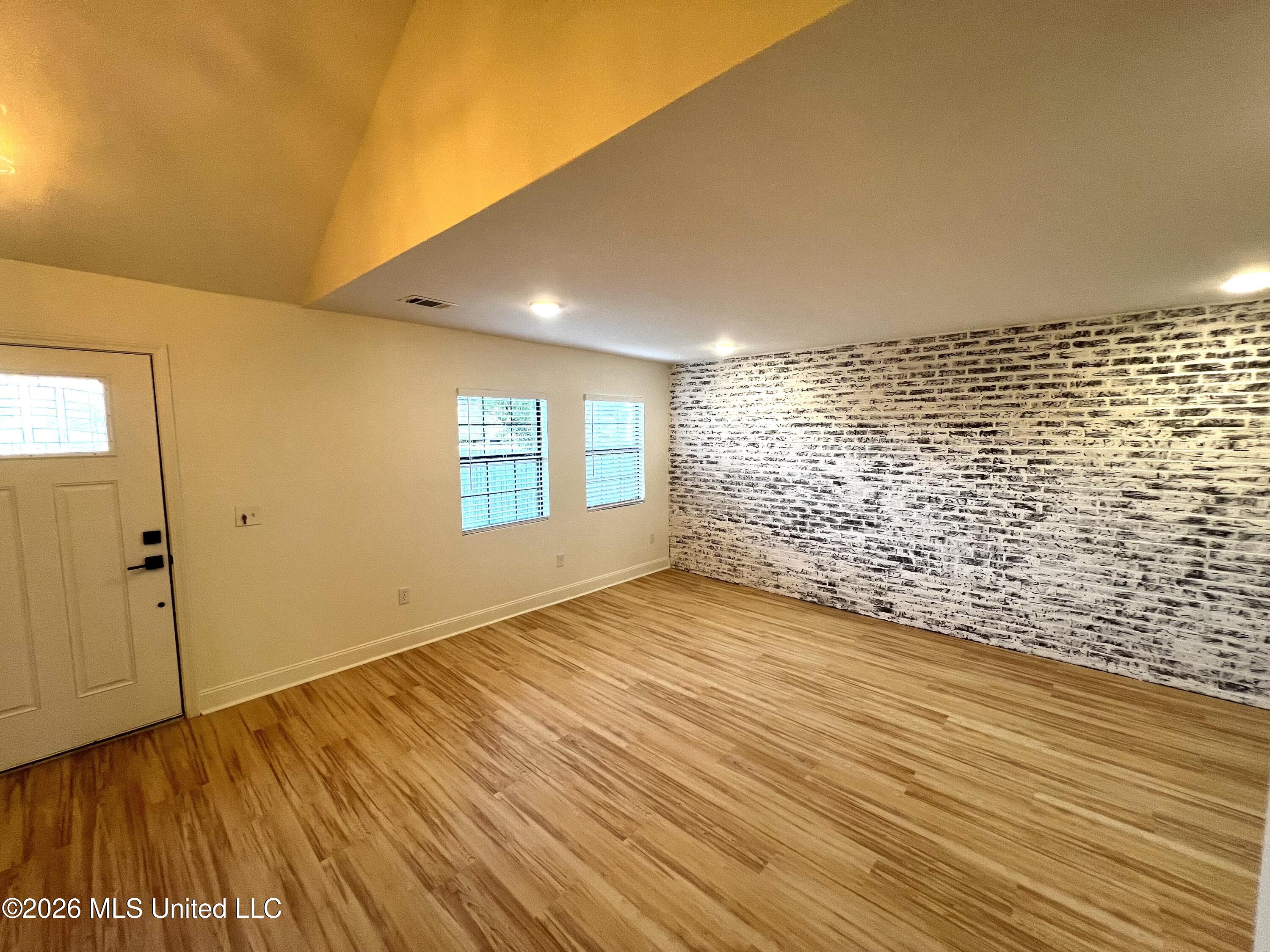 1255 East County Line Road, Unit G1 Jackson, MS 39211 - Photo 10 of 19 IMG_4757