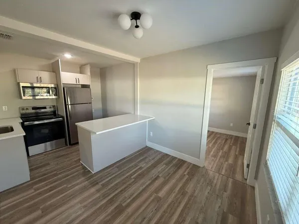 $2,500 | 8701 North Willow Avenue, Tampa, FL 33604