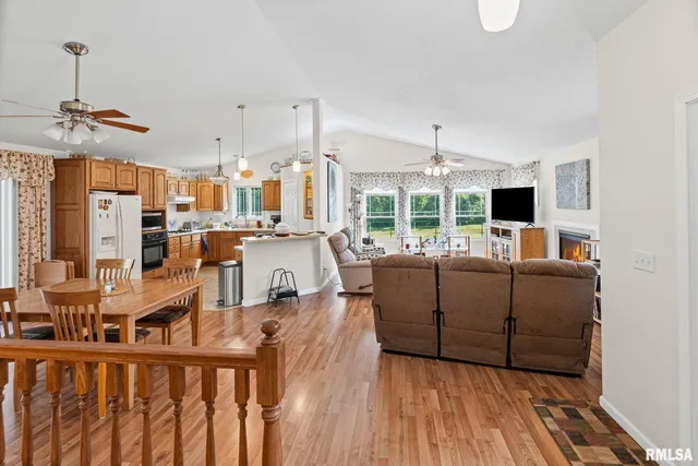 $320,000 | 6458 Bailey Road, Salem, IL 62881