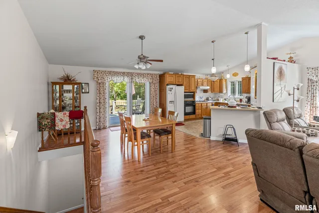 $320,000 | 6458 Bailey Road, Salem, IL 62881