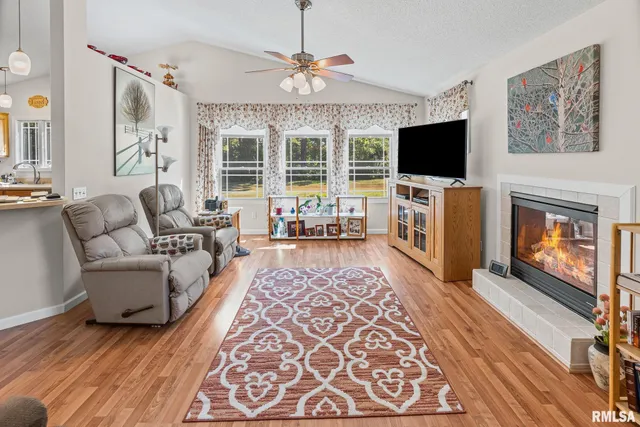 $320,000 | 6458 Bailey Road, Salem, IL 62881