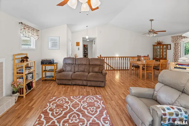 $320,000 | 6458 Bailey Road, Salem, IL 62881