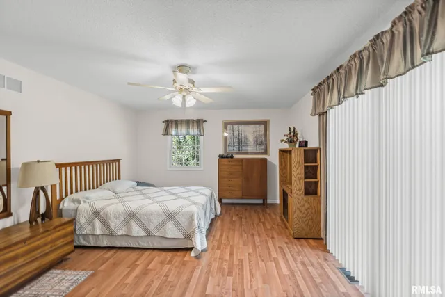 $320,000 | 6458 Bailey Road, Salem, IL 62881