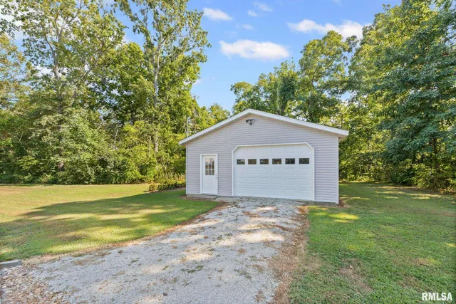 $320,000 | 6458 Bailey Road, Salem, IL 62881