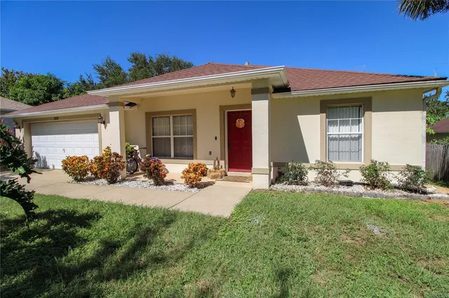 a view of a house with backyard and porch