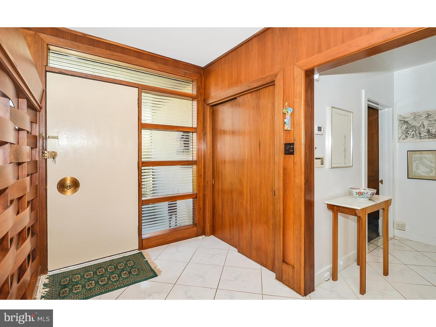 605 Burnham Road Philadelphia, PA 19119 - Photo 5 of 25 Foyer