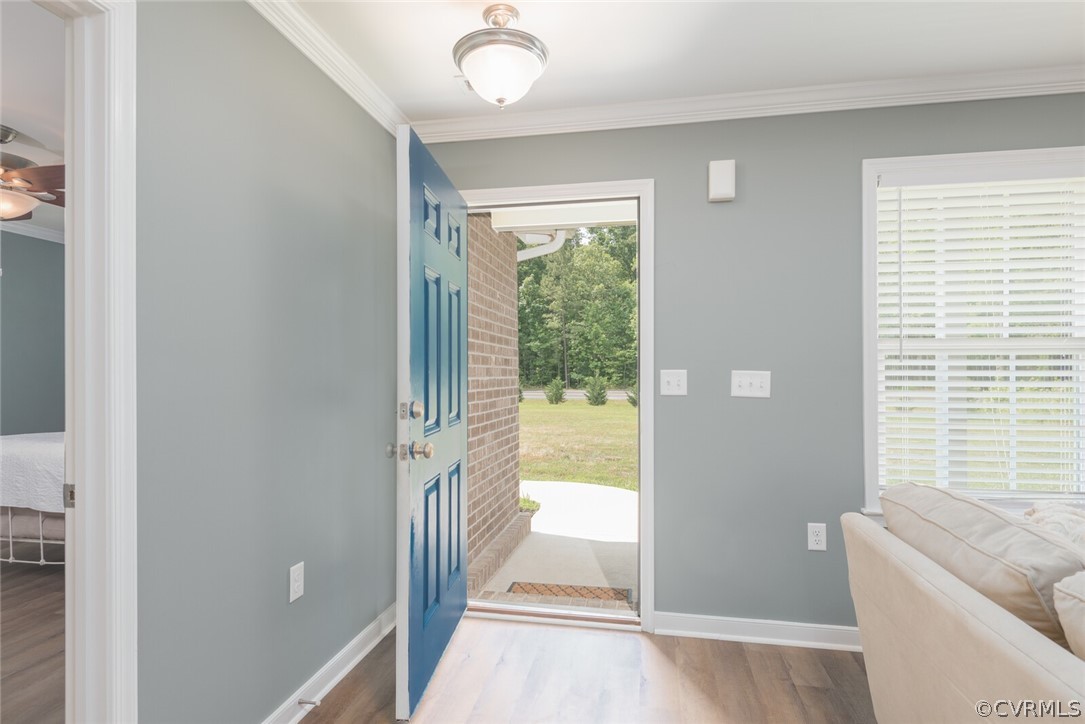 2070 Genito Road Moseley, VA 23120 - Photo 5 of 44 a view of a livingroom with a tub