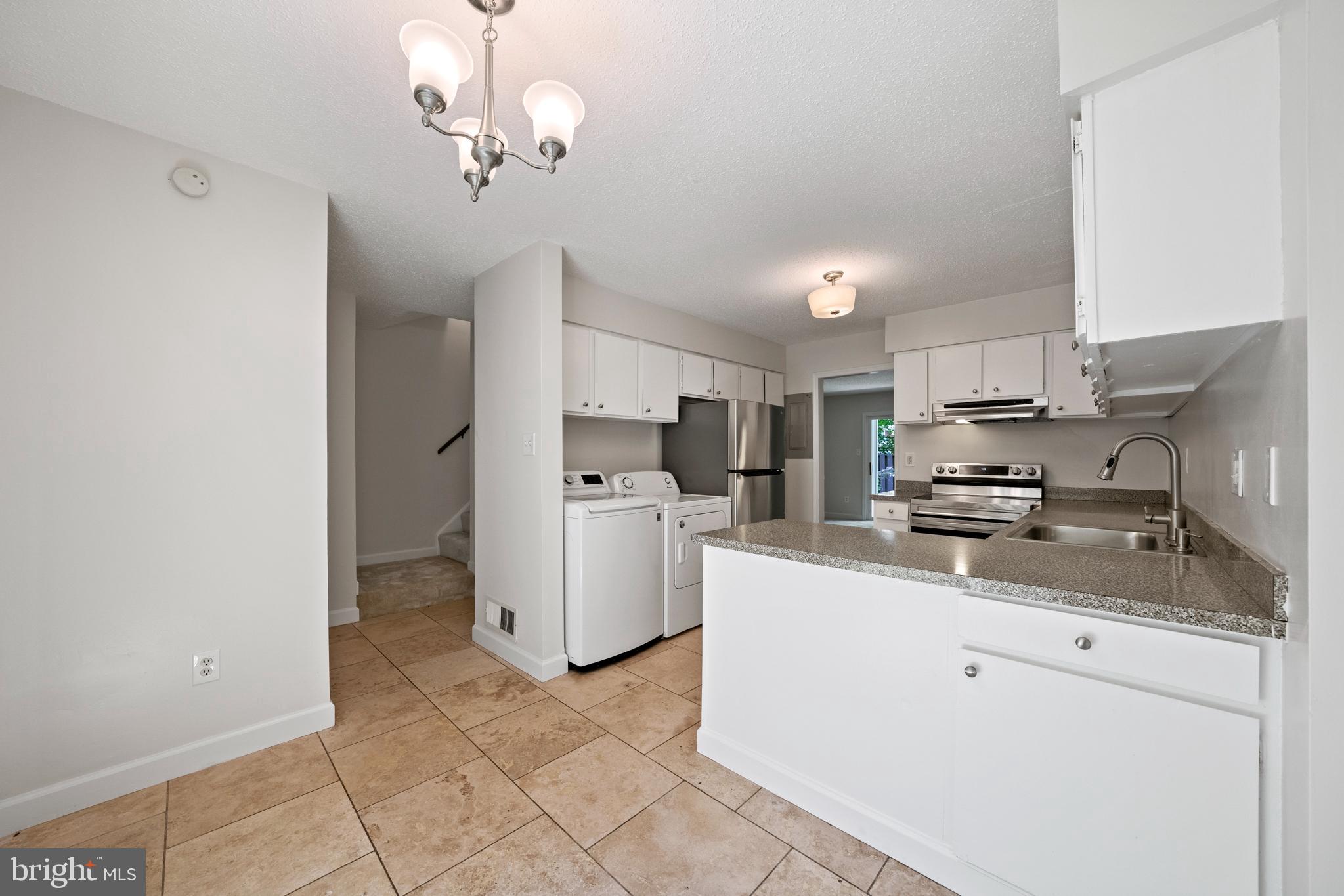 2346 Southgate Square Reston, VA 20191 - Photo 8 of 43