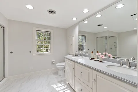 $2,097,000 | 2 Partridge Hill Road, Dover, MA 02030