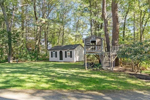 $2,097,000 | 2 Partridge Hill Road, Dover, MA 02030