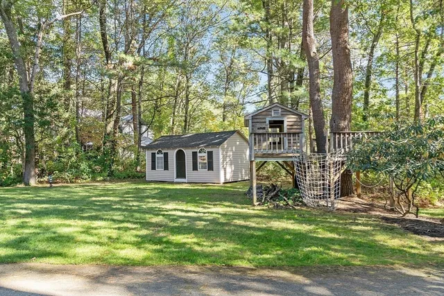 $2,097,000 | 2 Partridge Hill Road, Dover, MA 02030
