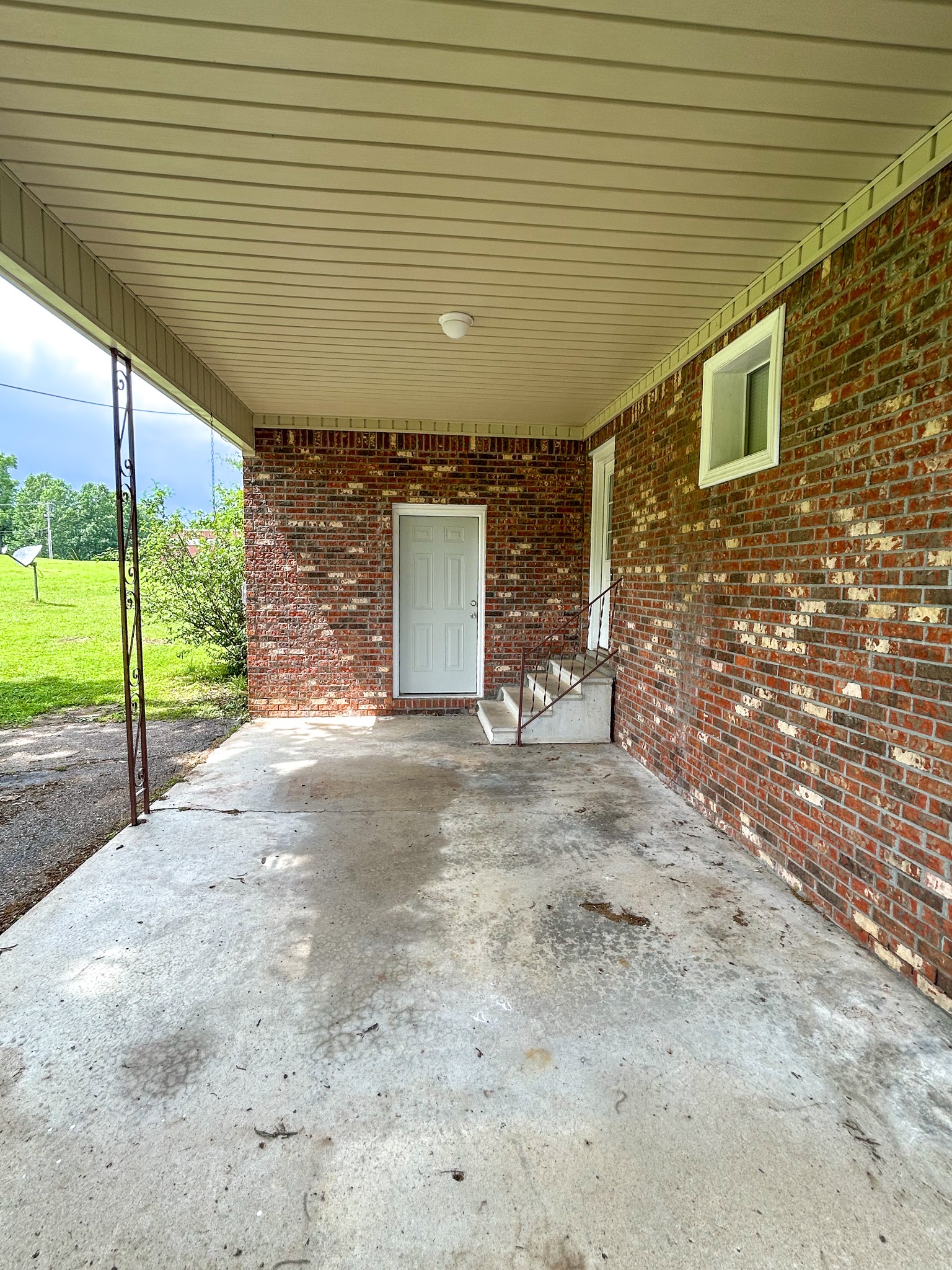 181 Jones Street Huntingdon, TN 38344 - Photo 3 of 21 a view of a patio with table and chairs and wooden fence