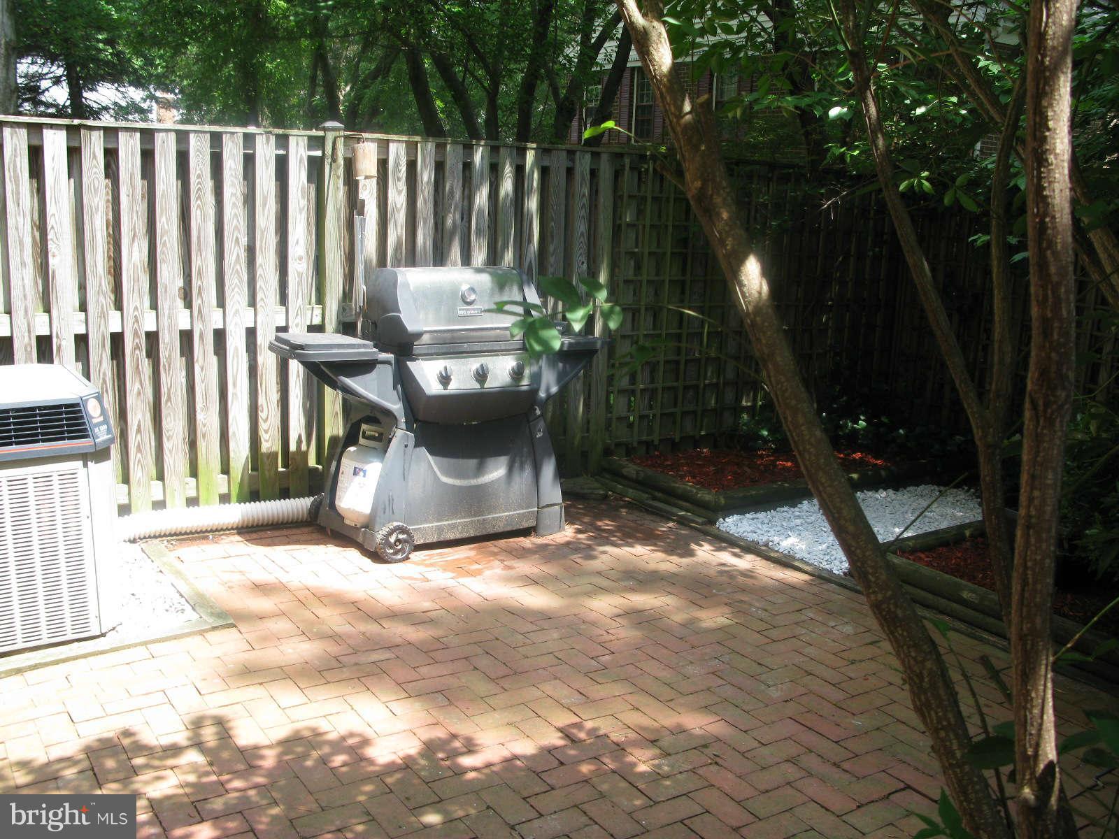 2355 Horseferry Court Reston, VA 20191 - Photo 26 of 28 Exterior Rear