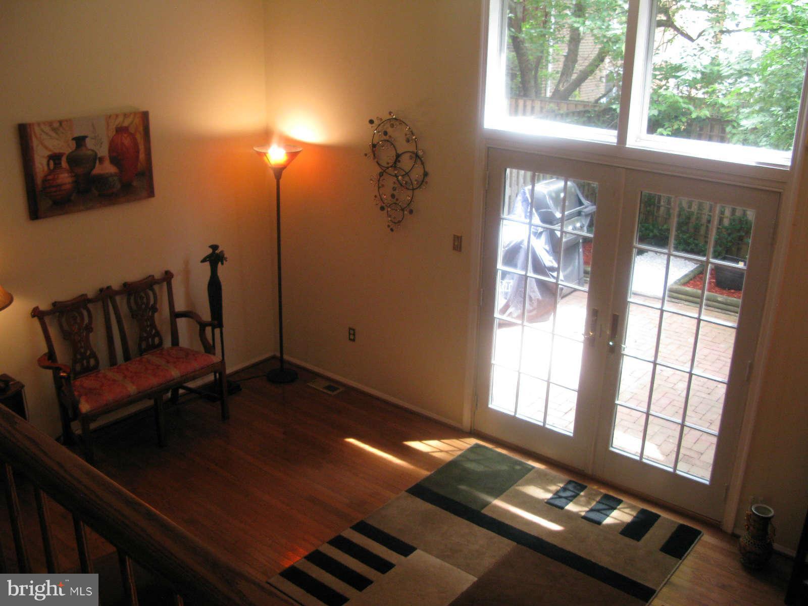 2355 Horseferry Court Reston, VA 20191 - Photo 9 of 28 Living Room