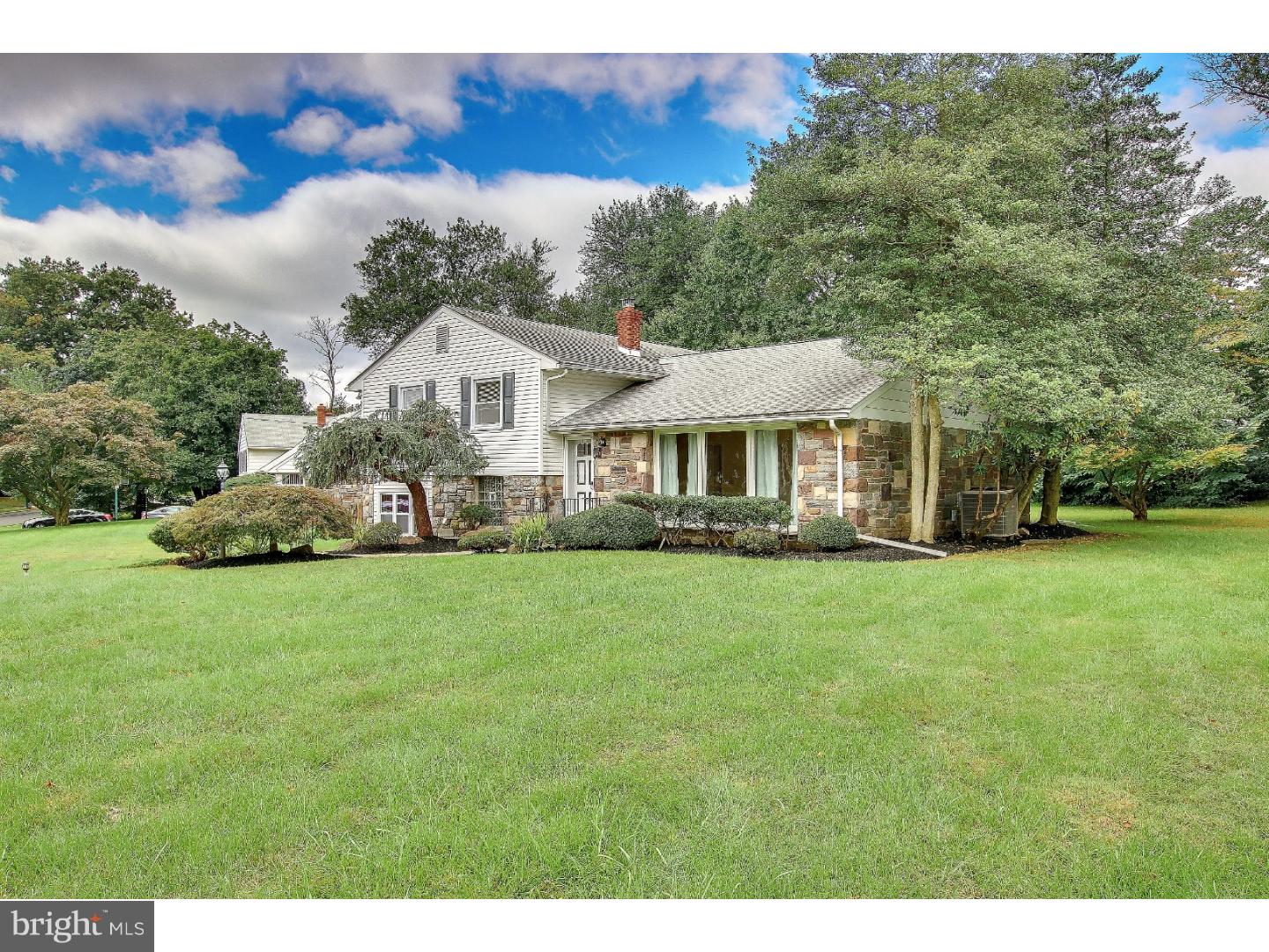 641 Linton Road Huntingdon Valley, PA 19006 - Photo 2 of 25 Exterior Front