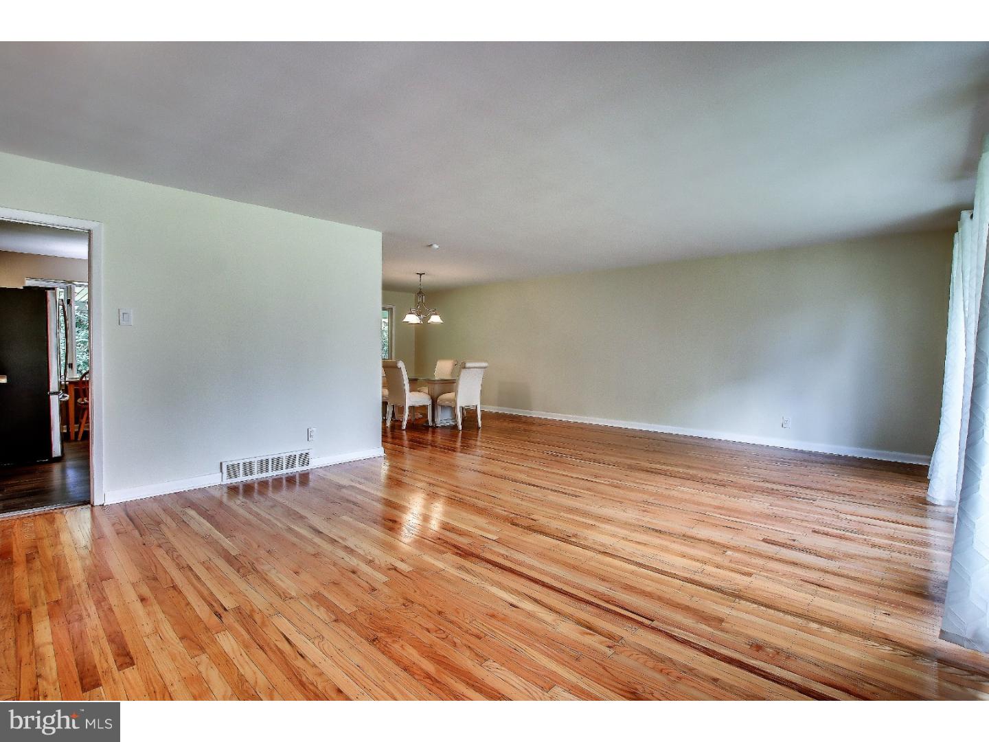 641 Linton Road Huntingdon Valley, PA 19006 - Photo 6 of 25 Living Room