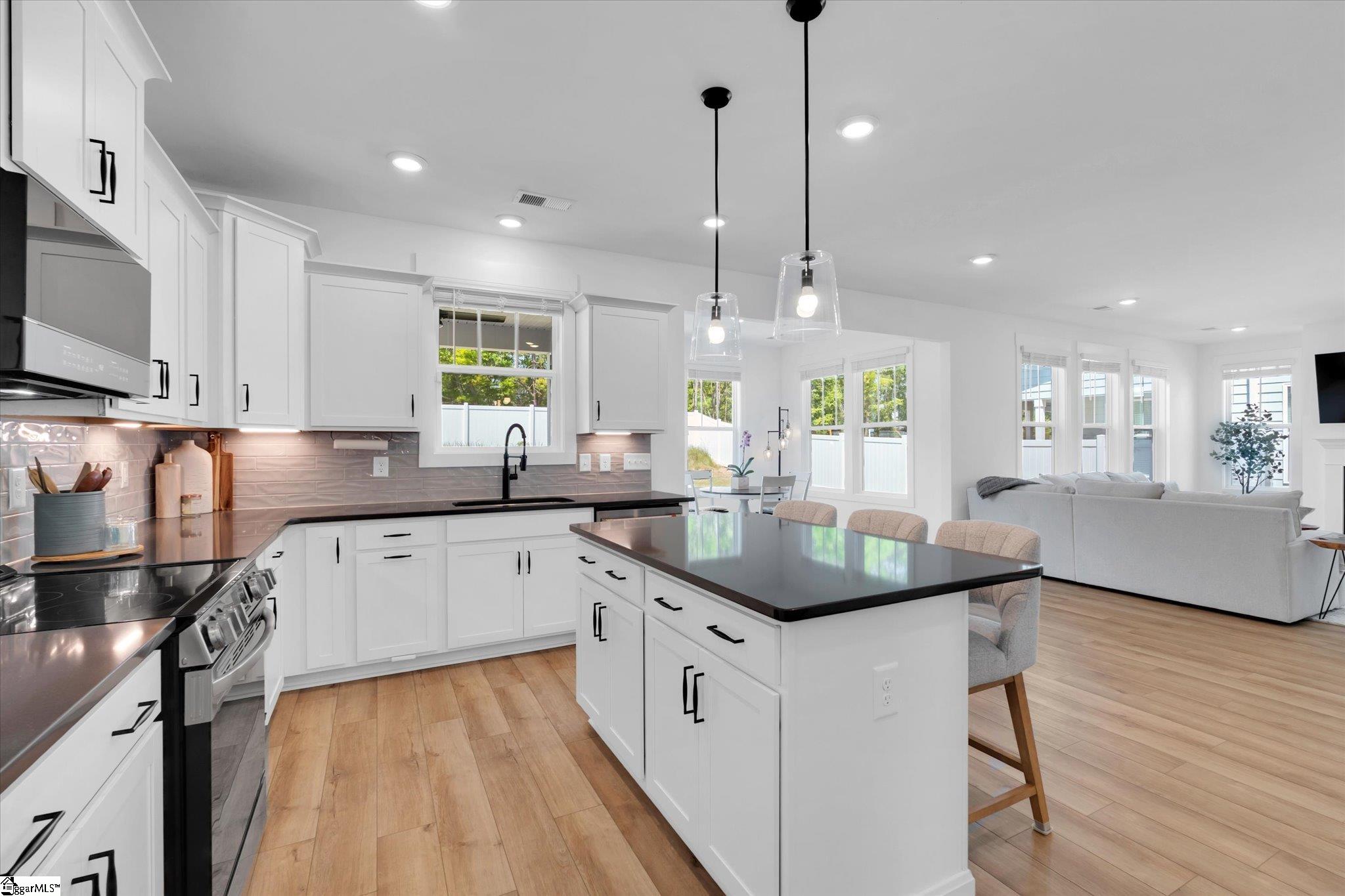 102 Moorish Circle Fountain Inn, SC 29644 - Photo 3 of 35