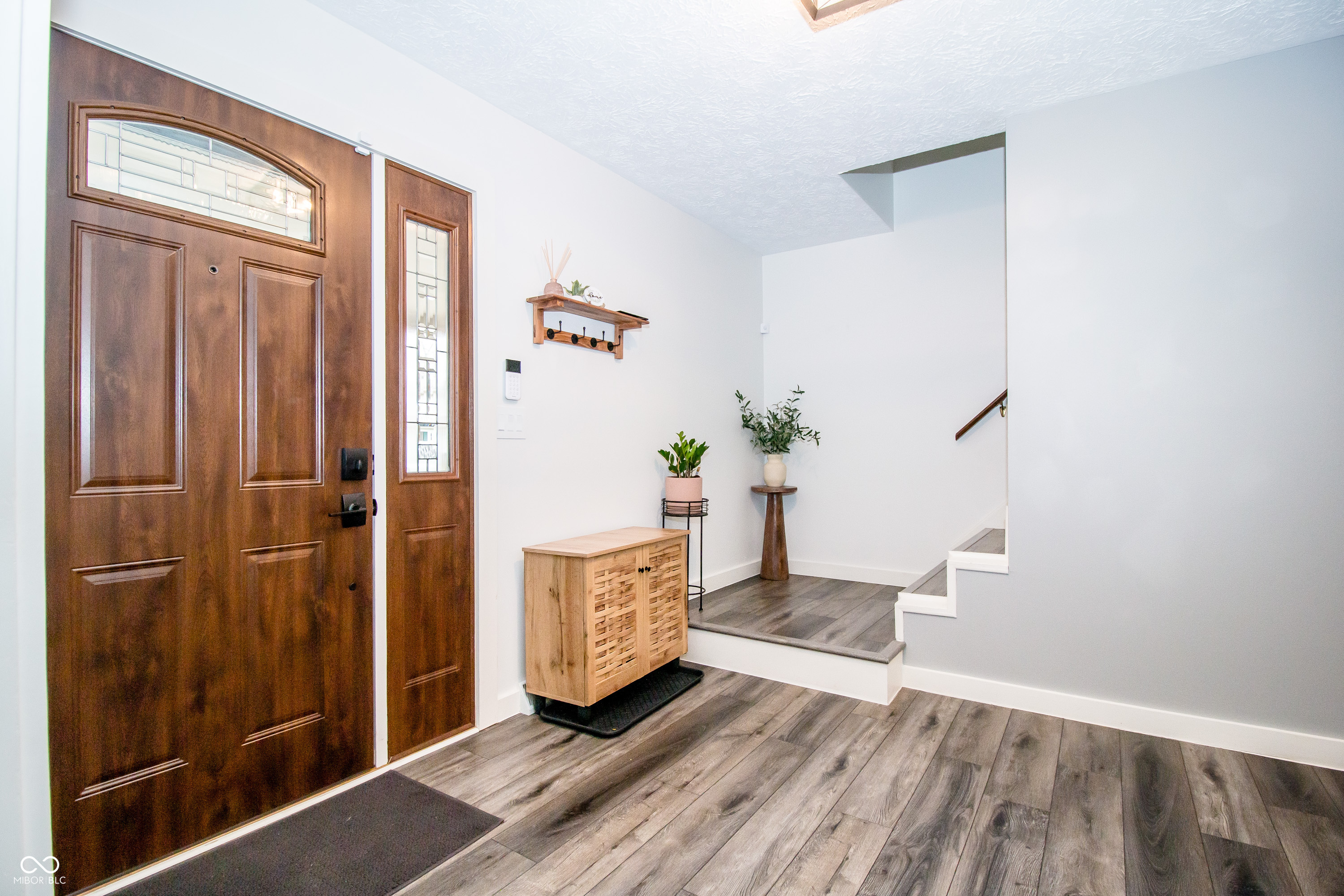 632 Ridgeview Lane Columbus, IN 47201 - Photo 4 of 40 Gallery Image 4