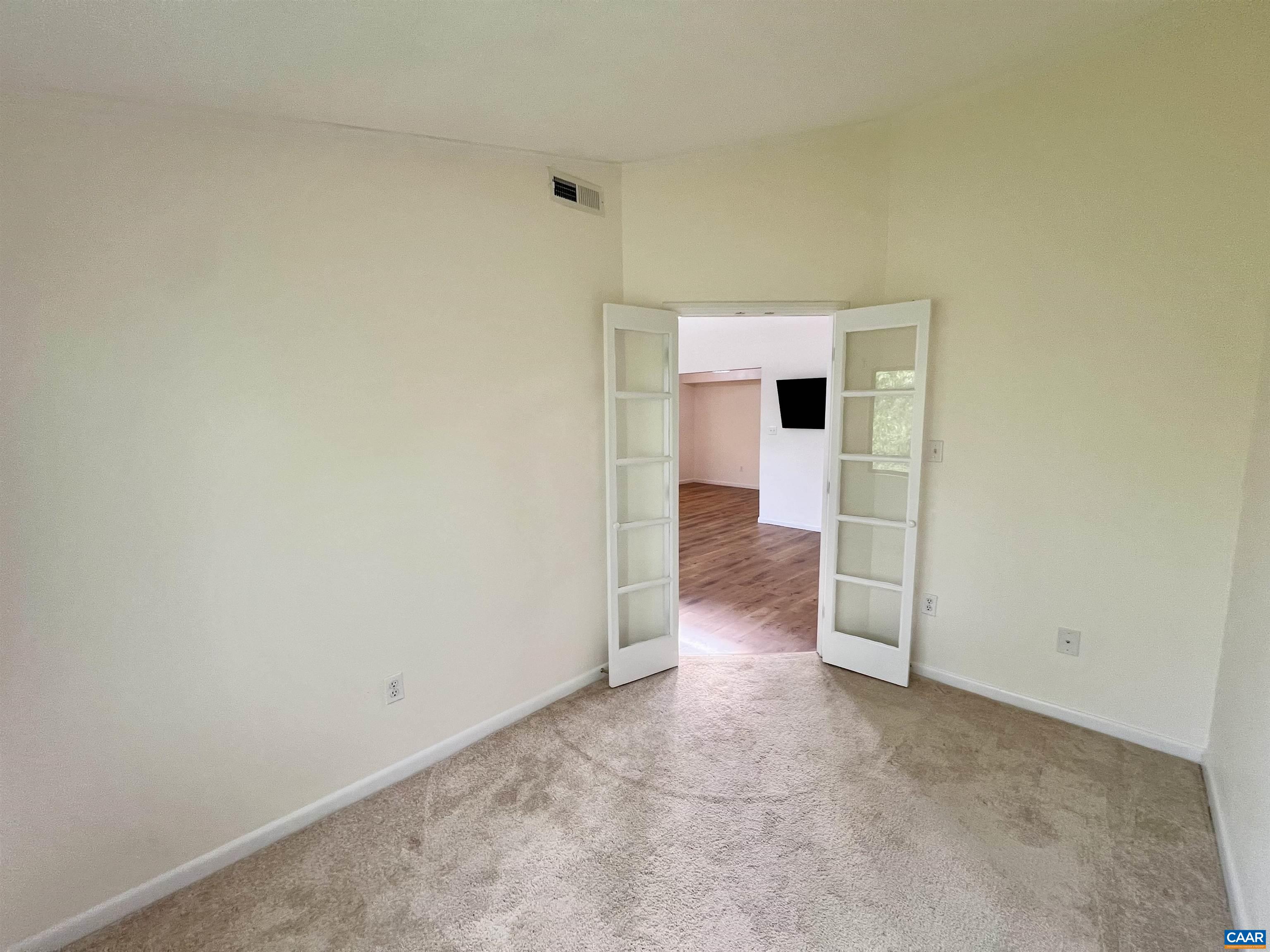 116 Turtle Creek Road, Unit 111 Charlottesville, VA 22901 - Photo 5 of 22