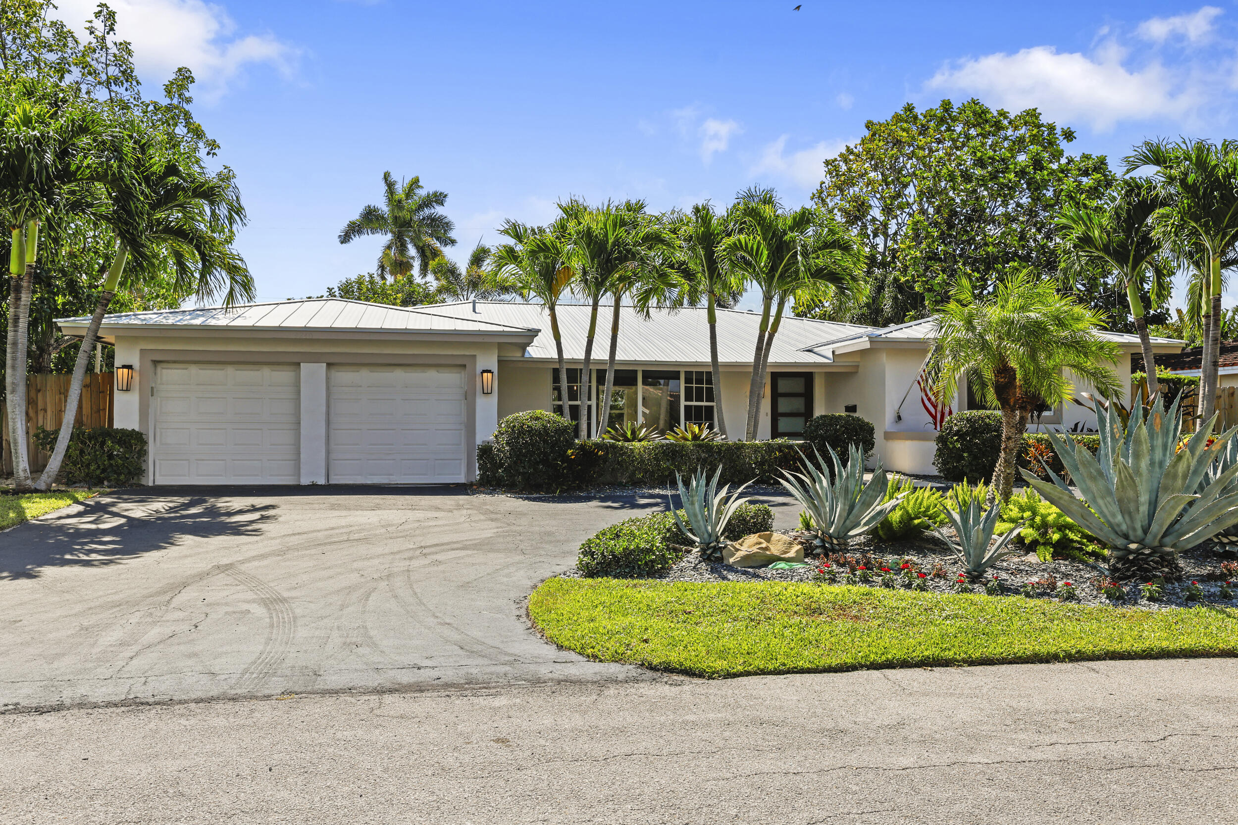 4240 Northeast 22nd Terrace Lighthouse Point, FL 33064 - Photo 2 of 54 1__62_2440