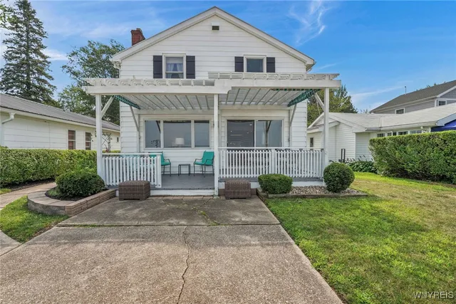 $899,000 | 1160 Stewart Avenue, Hanover, NY 14136